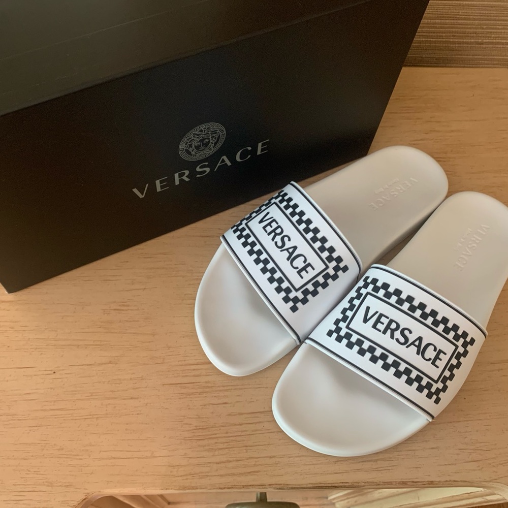 VERSACE SLIDES - Picture 13 of 13